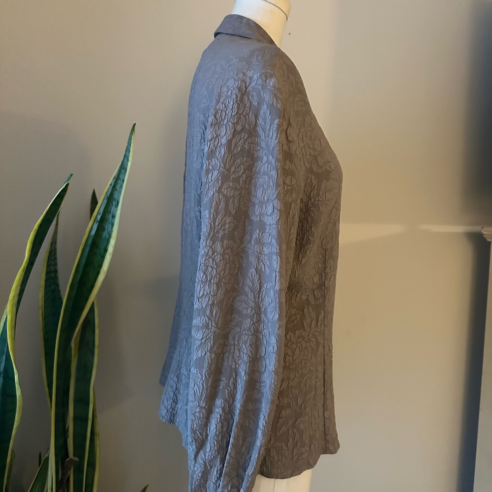 Allison Taylor Petite Women's 100% silk gray button up blouse Size petite medium - Picture 5 of 7